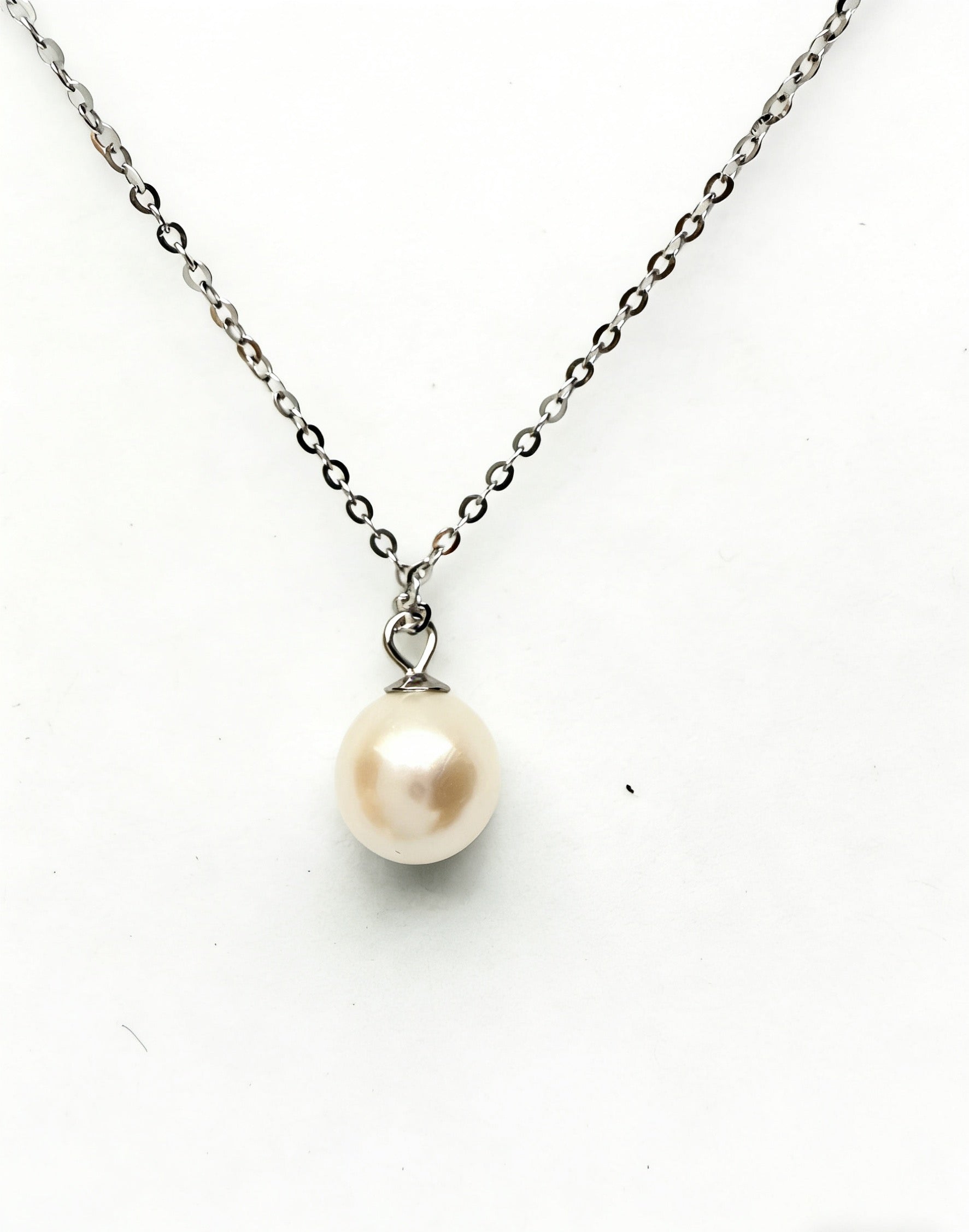7mm round Hepu saltwater pearl pendant on a minimalist 925 silver chain against a white background.