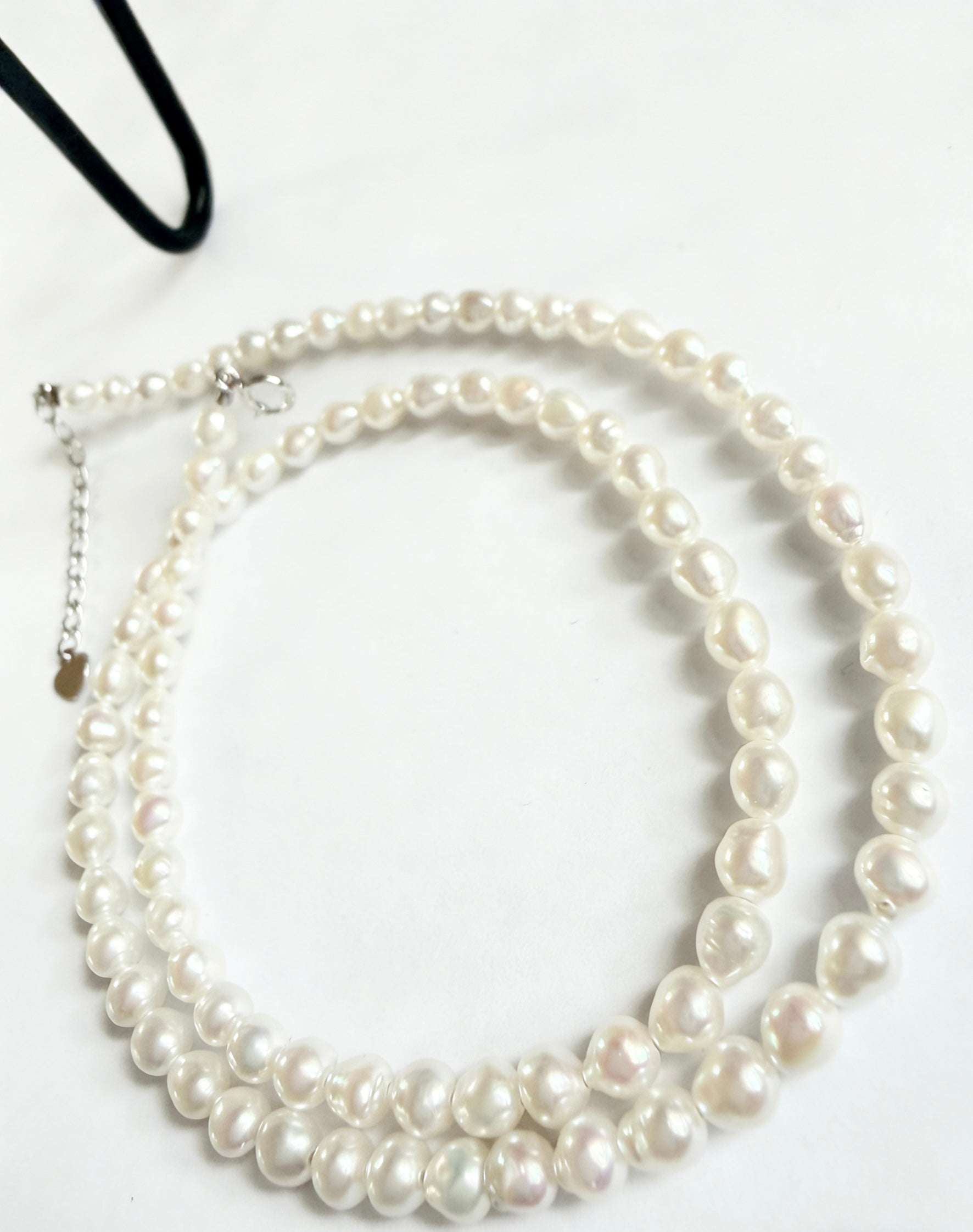 Minimalist 3–4mm baroque freshwater pearl choker necklace with 925 sterling silver clasp on a white background.